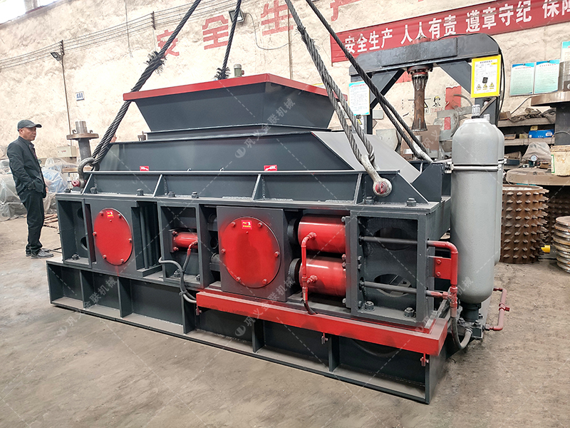 單臺中大型全自動(dòng)液壓對輥制砂機(jī)設(shè)備發(fā)往河北