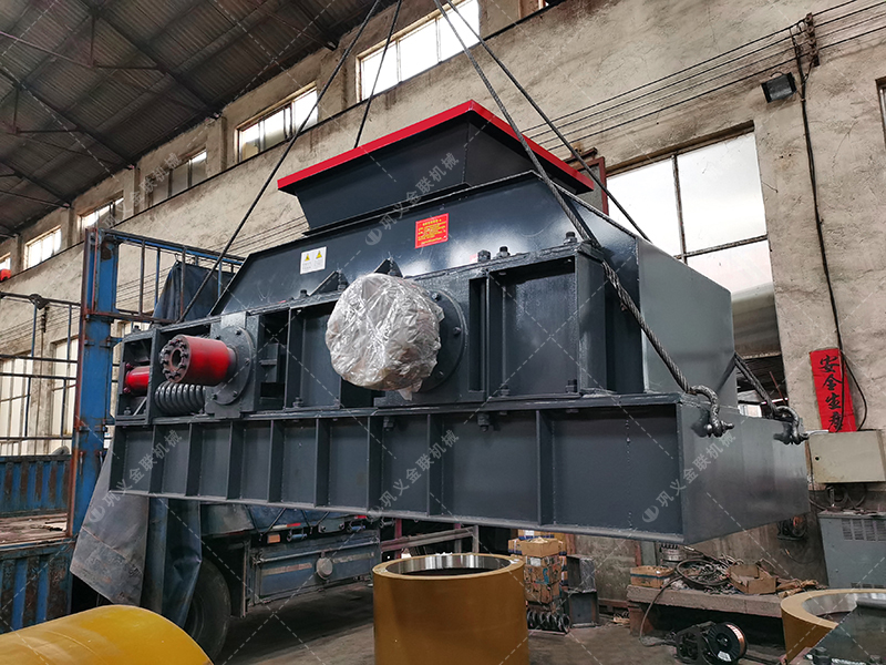 2PG1200x800彈簧式對輥破碎機發往湖北武漢