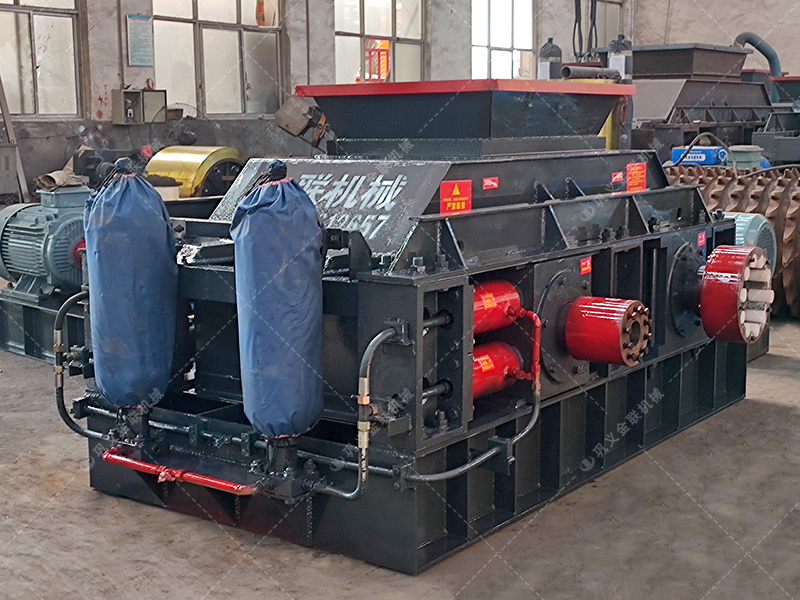 二次購買大型液壓對輥破碎機發貨 發往廣東