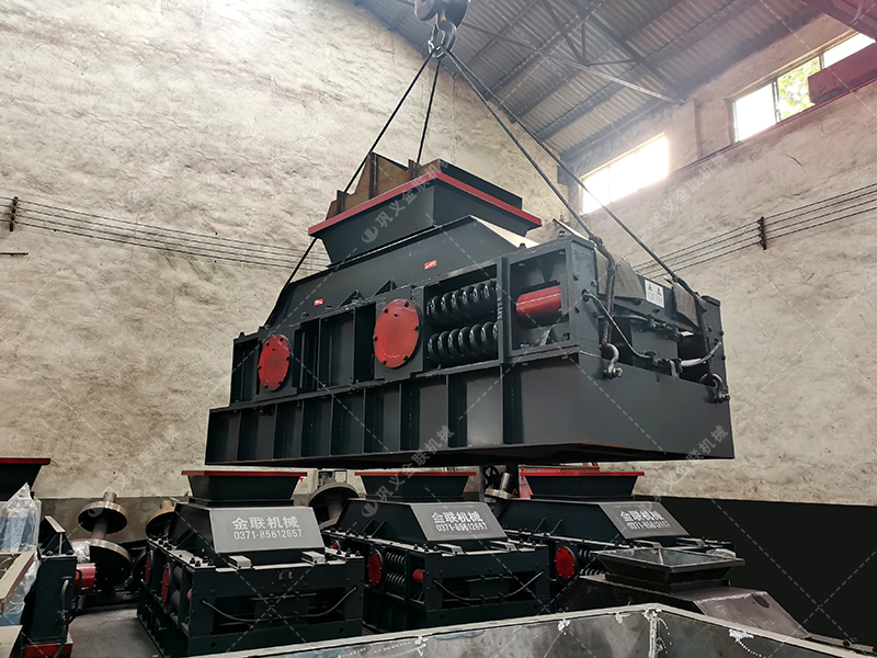 2PG1007型直連式對輥破碎制砂機發貨圖片