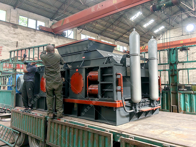 2PG1500x800大型破碎設(shè)備液壓對輥破碎機發(fā)貨圖片