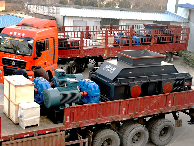 兩臺2PG1500x1000直連式大型鵝卵石破碎機發貨