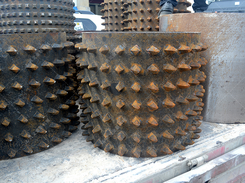 狼牙齒輥破碎機如何實現焦炭'大塊進,勻粒出'的理想轉化? 狼牙齒輥破碎機如何實現焦炭'大塊進,勻粒出'的理想轉化?