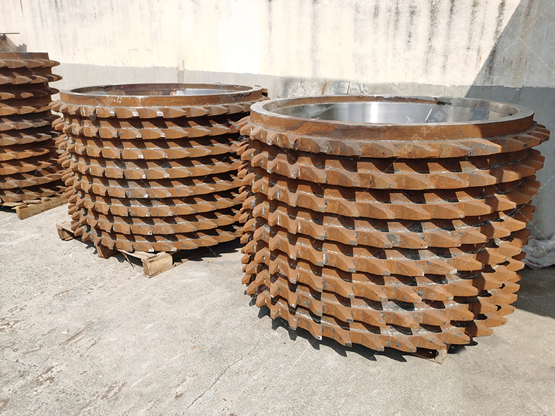 傳統(tǒng)破碎機處理廢渣總 “水土不服”？為何雙齒輥機型能輕松勝任？