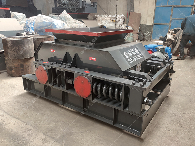 雙齒輥破碎機處理含雜原煤：專業優勢究竟比傳統設備強在哪？